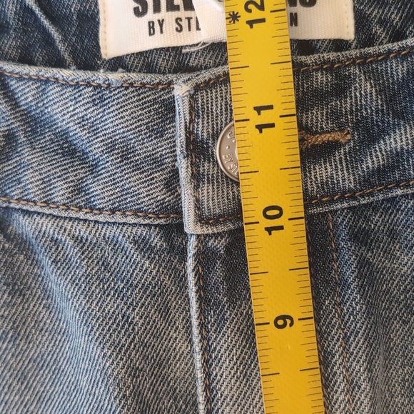 NWT!! Steve Madden Distressed Mid Rise  Wide-Leg Barrel Jeans - Picture 6 of 8